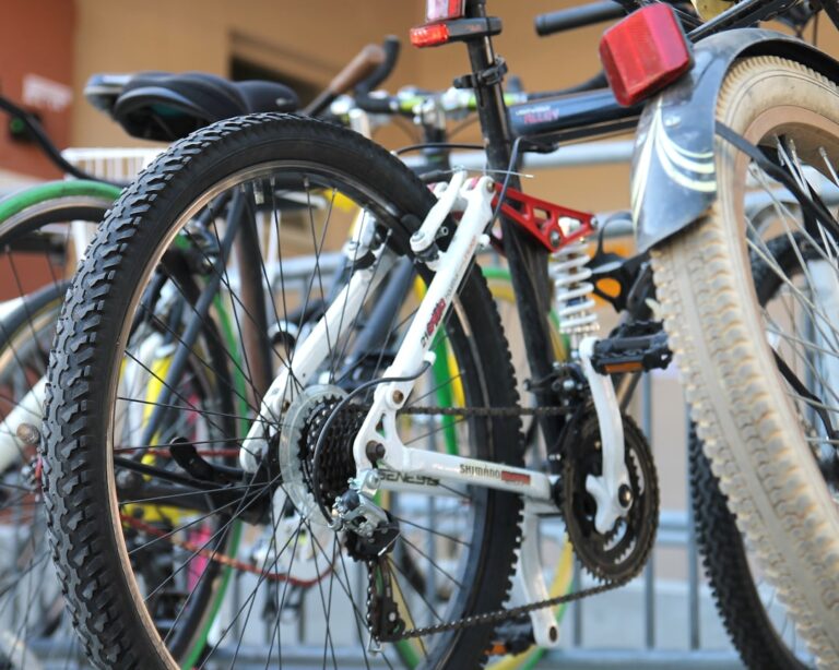 Jak bezpiecznie przewozić rowery samochodem? Photo Bike rack