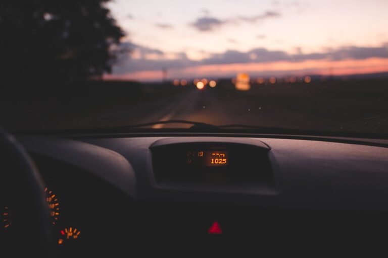 Czy można prowadzić auto bez dowodu rejestracyjnego? Photo Car dashboard