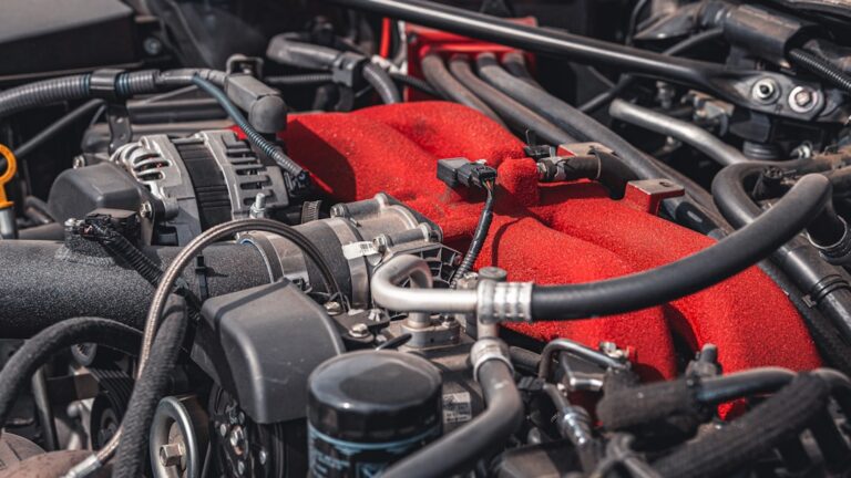 Co zrobić, gdy samochód nie chce odpalić zimą? Photo Car engine